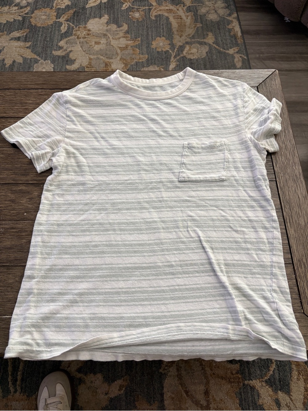 Men’s M Goodfellow pocket tee